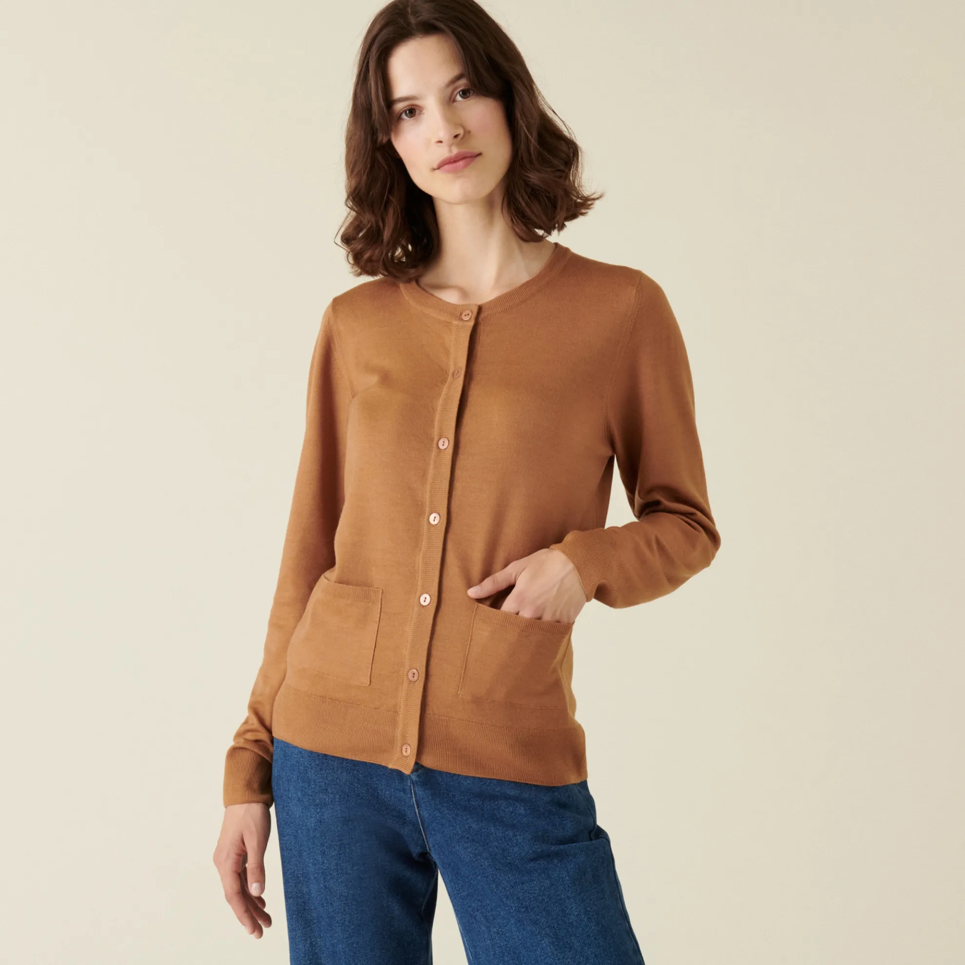 Maison Montagut Cardigan Boutonne Col Rond A Poches En Laine Merinos - Amalia>Femme Vestes Et Gilets