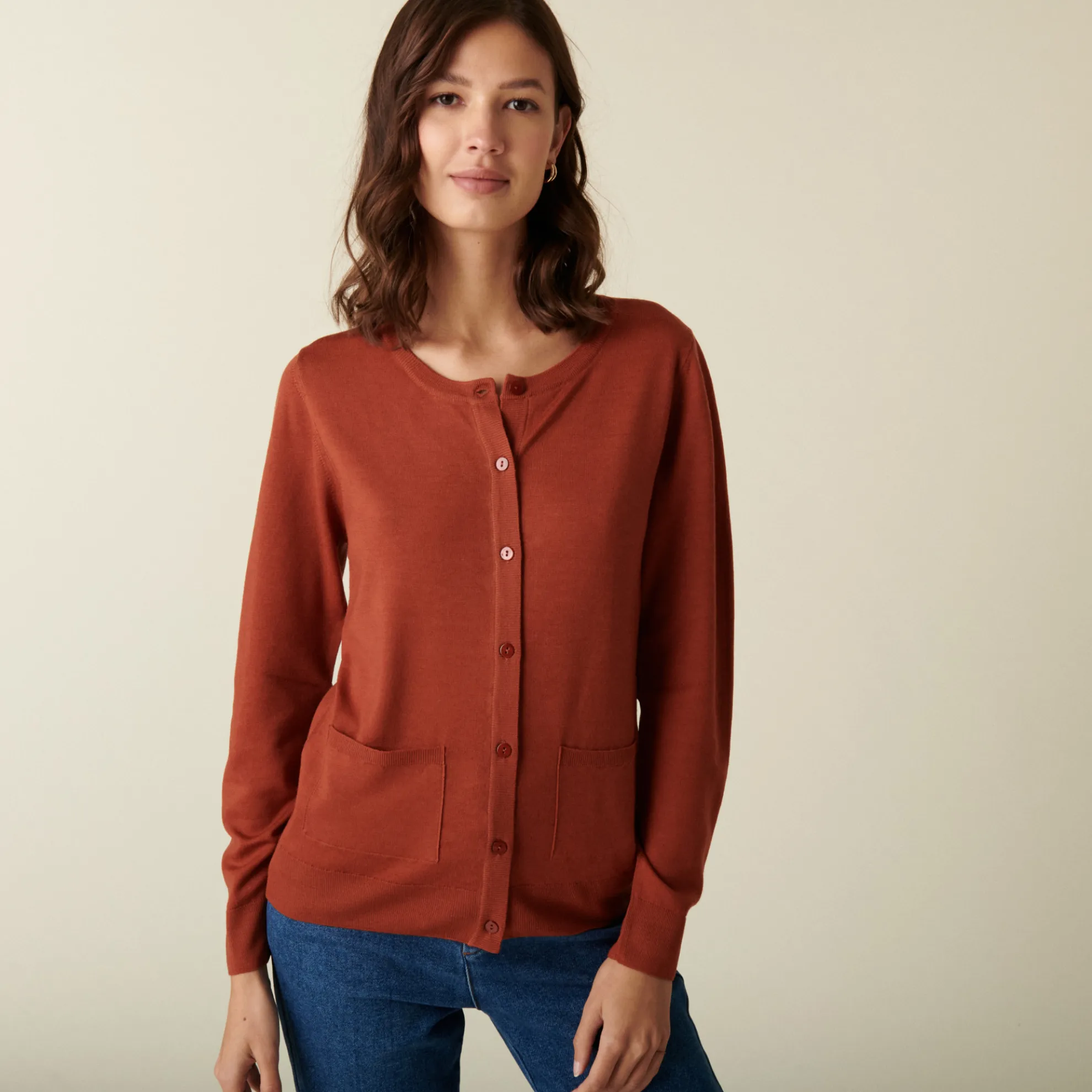 Maison Montagut Cardigan Boutonne Col Rond A Poches En Laine Merinos - Amalia>Femme Vestes Et Gilets