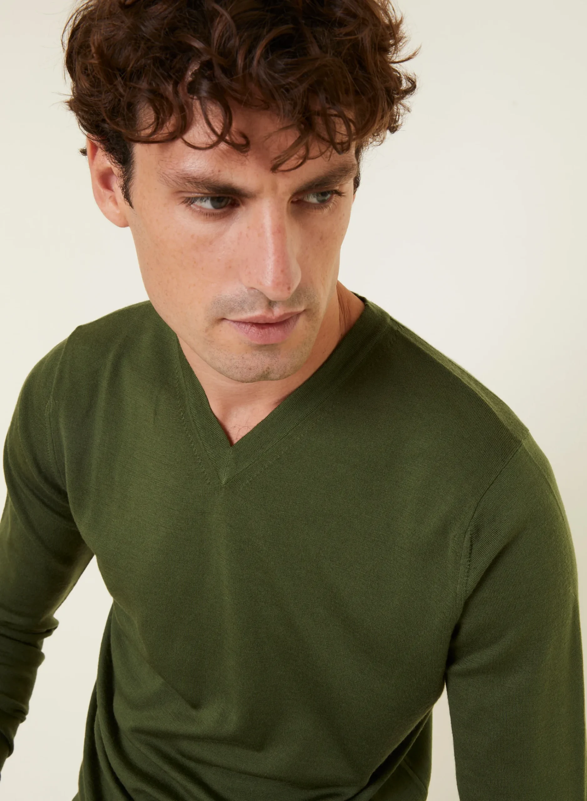Maison Montagut Pull Col V Avec Logo En Laine Merinos - Elmo>Homme Pulls
