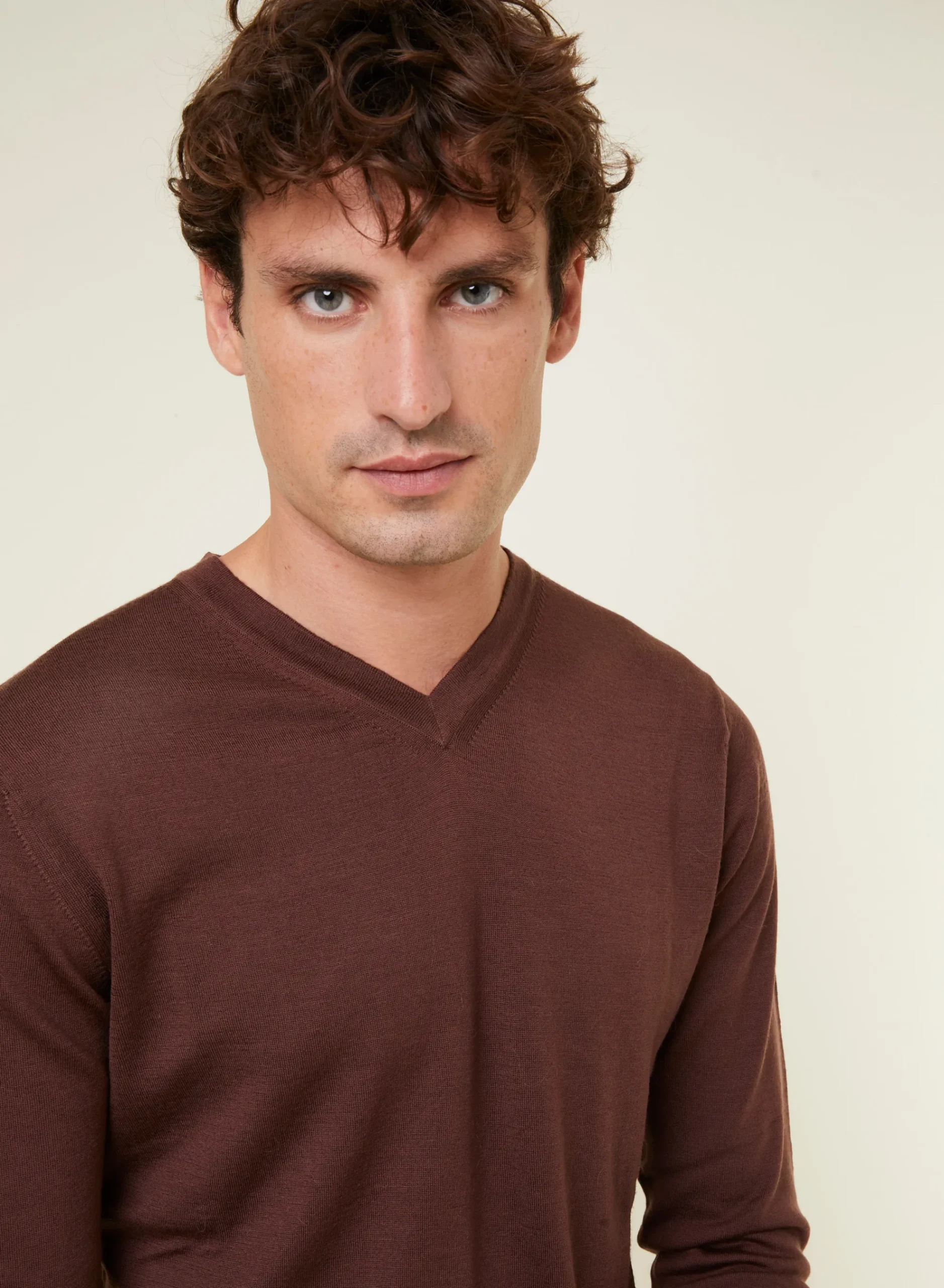 Maison Montagut Pull Col V Avec Logo En Laine Merinos - Elmo>Homme Pulls