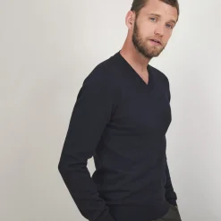 Maison Montagut Pull Col V En Coton Cachemire - Brent><noscript><img width=