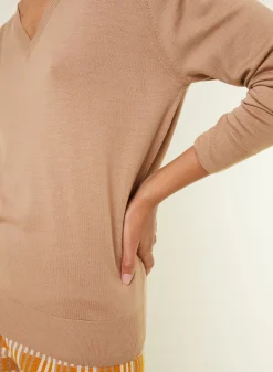 Maison Montagut Pull Col V En Laine Merinos - Arya><noscript><img width=