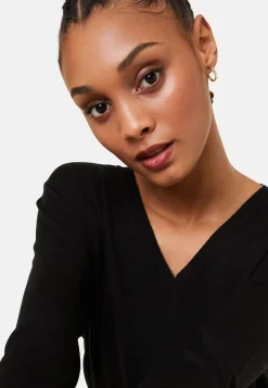 Maison Montagut Pull Col V En Laine Merinos - Arya><noscript><img width=