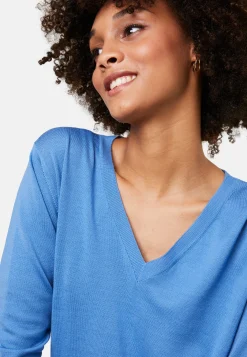 Maison Montagut Pull Col V En Laine Merinos - Arya><noscript><img width=