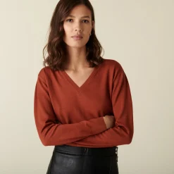 Maison Montagut Pull Col V En Laine Merinos Finitions Bord Cotes - Arya><noscript><img width=