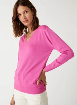 Maison Montagut Pull Col V En Laine Merinos Finitions Bord Cotes - Arya><noscript><img width=