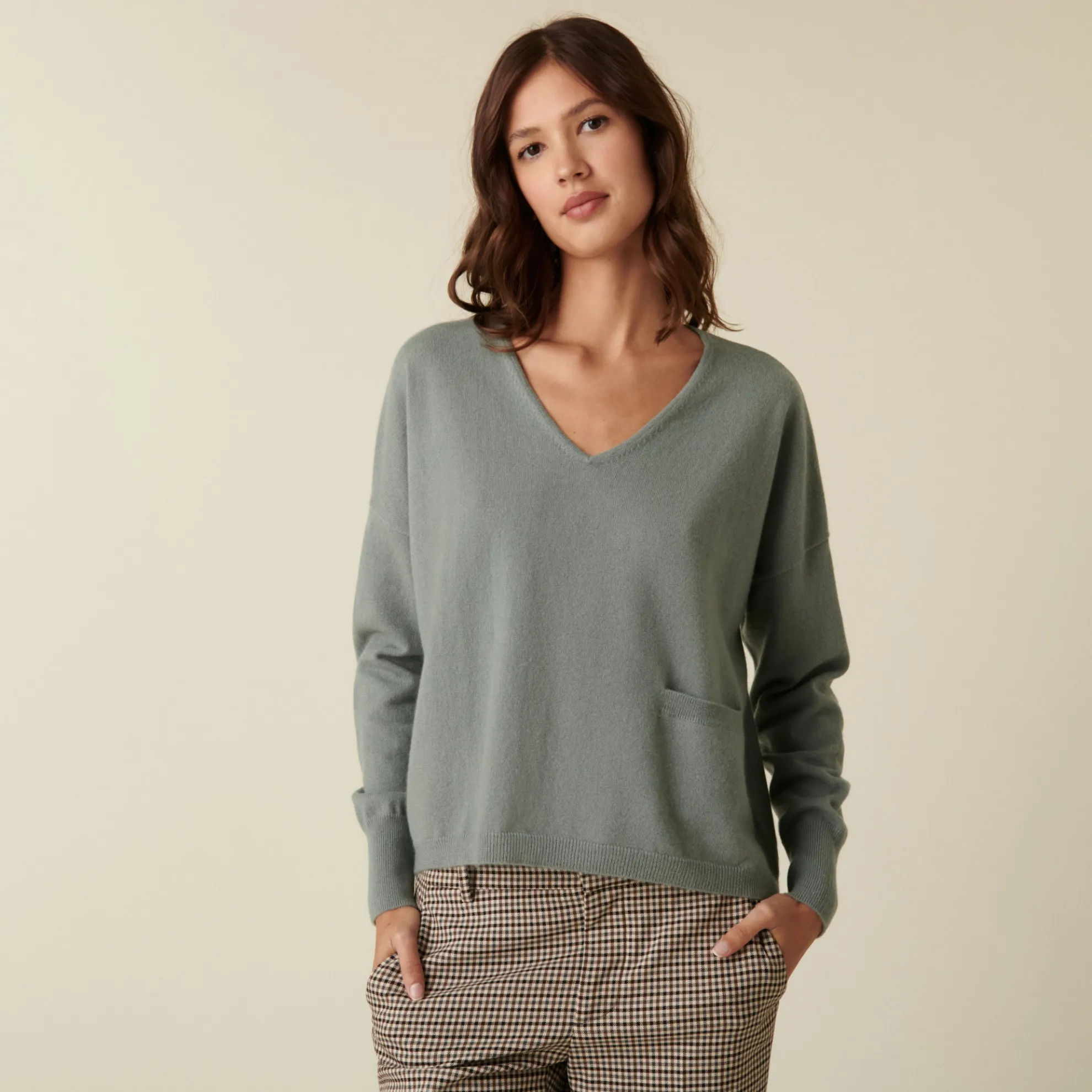 Maison Montagut Pull Court Col V En Cachemire Avec Poches - Balba>Femme Pulls
