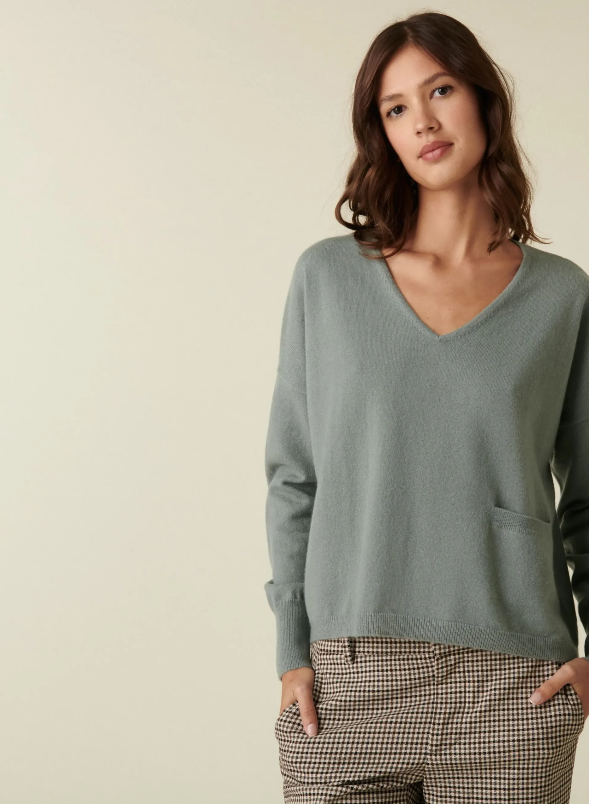 Maison Montagut Pull Court Col V En Cachemire Avec Poches - Balba>Femme Pulls