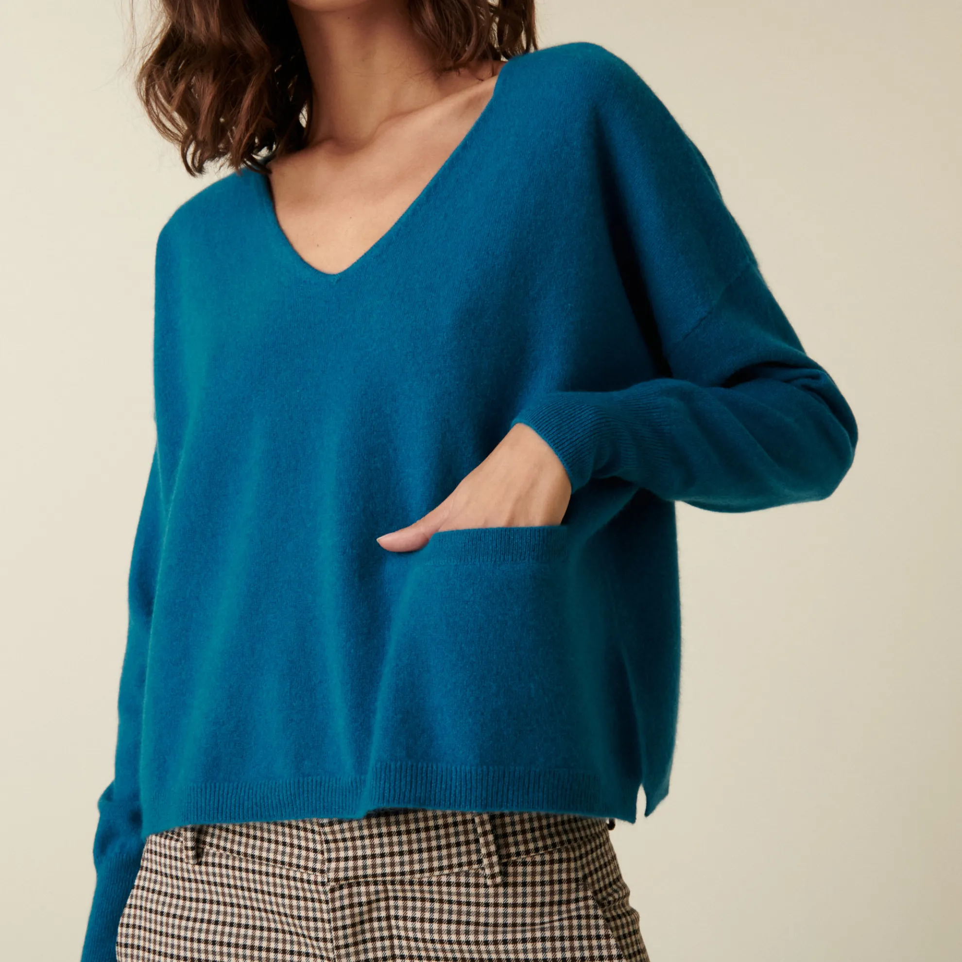Maison Montagut Pull Court Col V En Cachemire Avec Poches - Balba>Femme Pulls