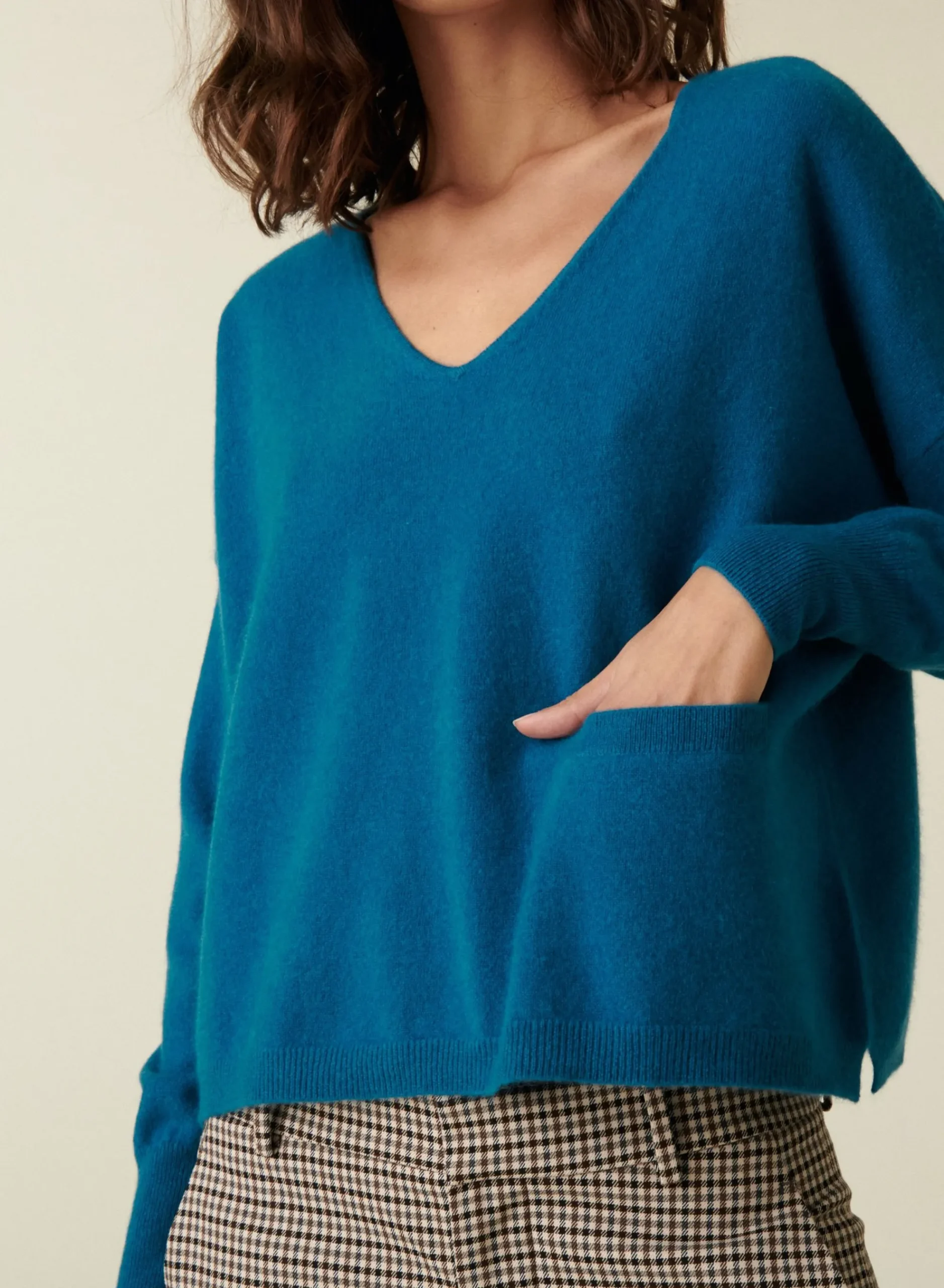 Maison Montagut Pull Court Col V En Cachemire Avec Poches - Balba>Femme Pulls