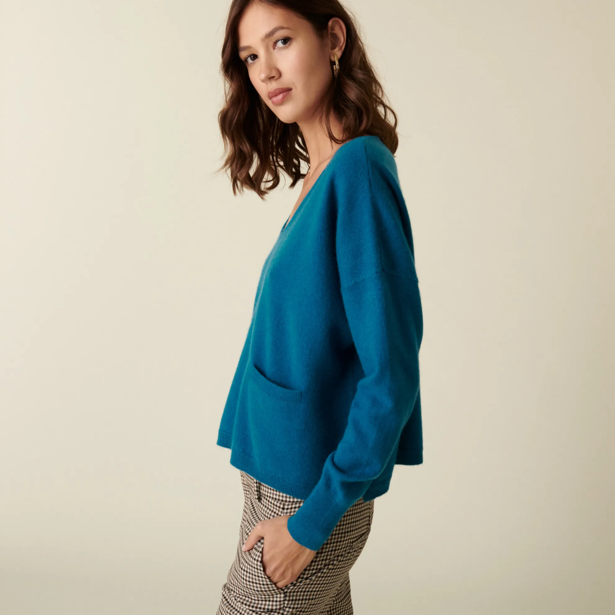 Maison Montagut Pull Court Col V En Cachemire Avec Poches - Balba>Femme Pulls