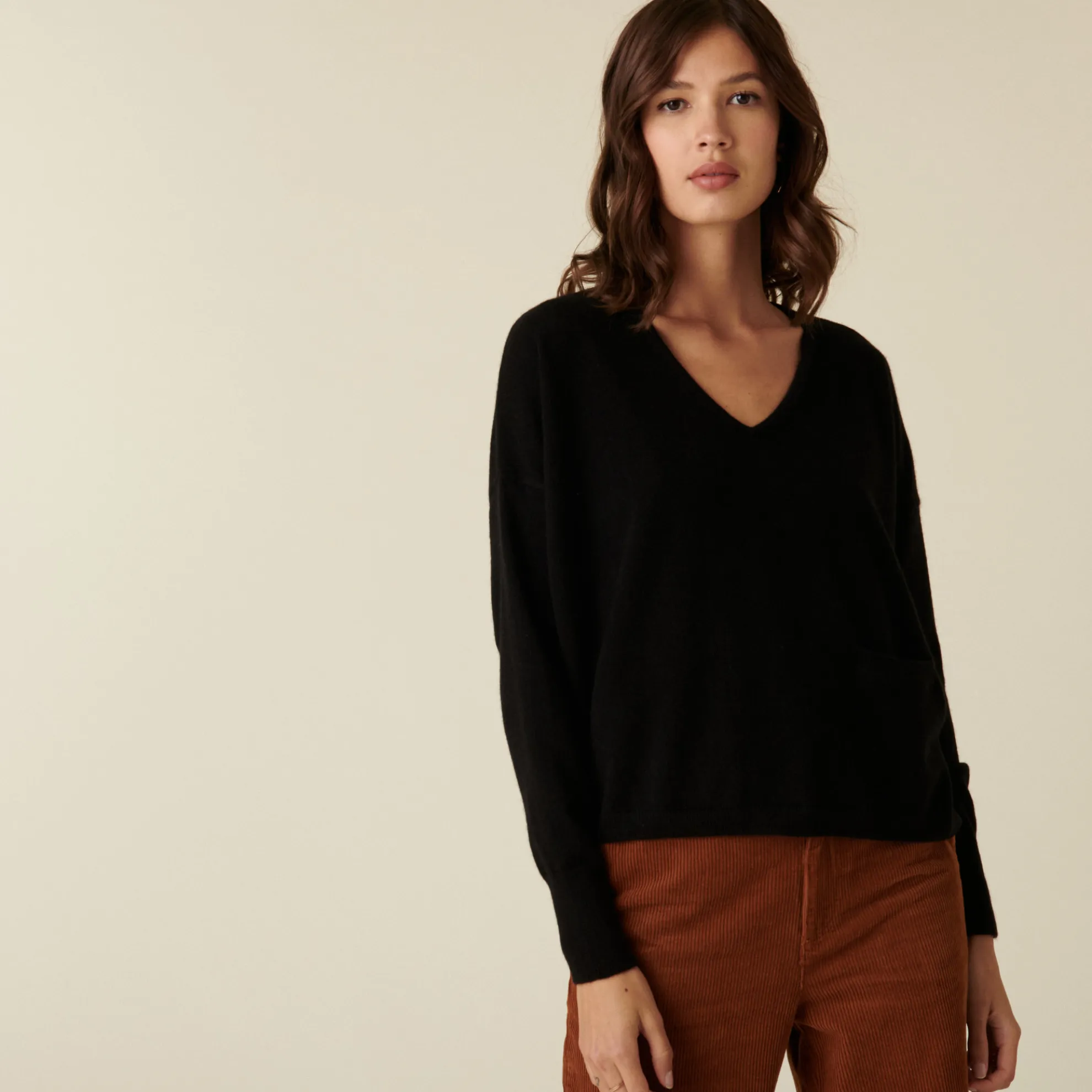 Maison Montagut Pull Court Col V En Cachemire Avec Poches - Balba>Femme Pulls