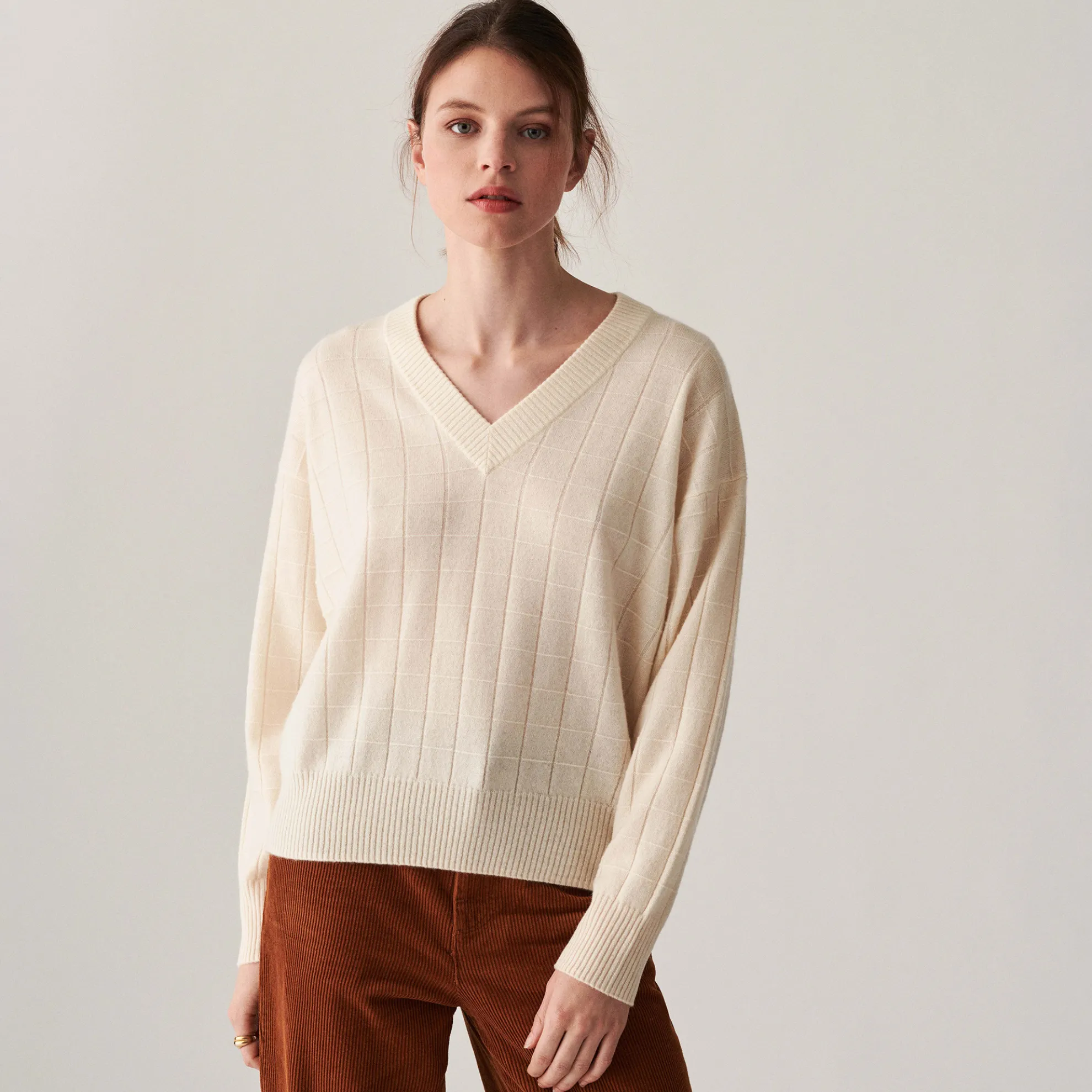 Maison Montagut Pull En Cachemire Col V En Jeu De Maille Quadrille - Canelle>Femme Pulls