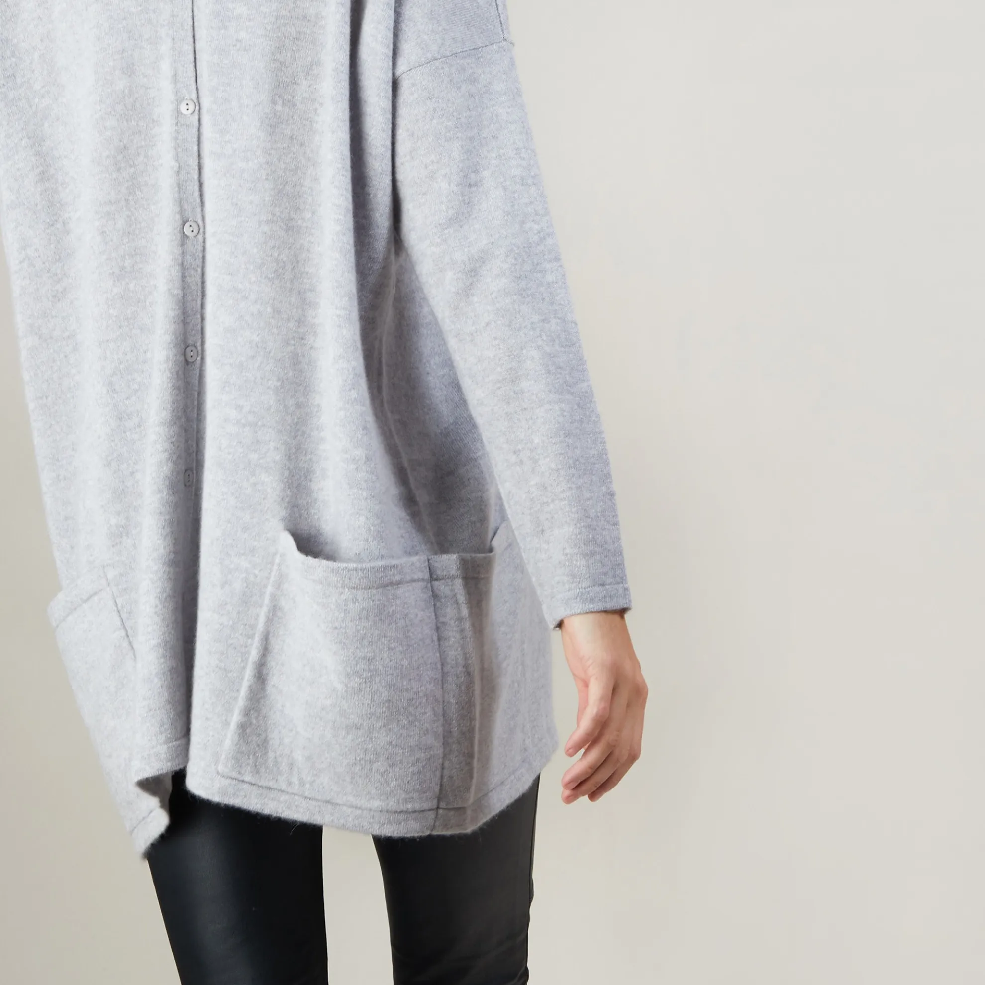 Maison Montagut Pull Oversize Col V En Cachemire Boutonne Dos - Binta>Femme Pulls